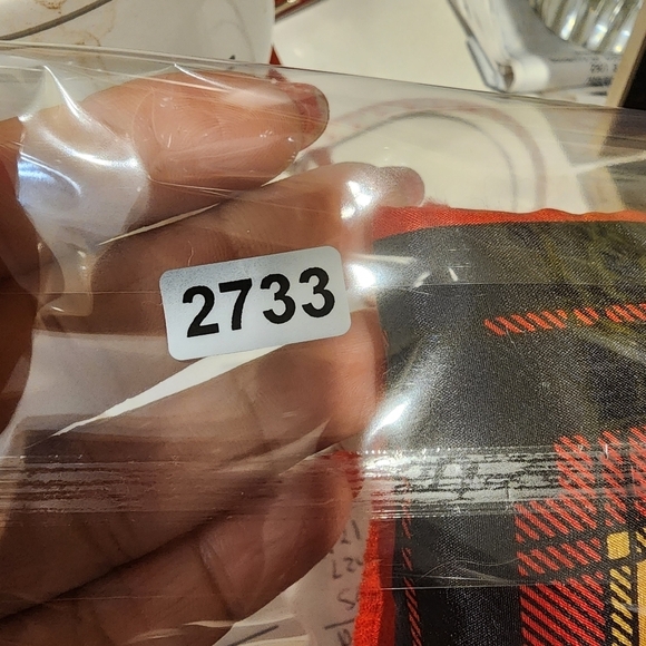 LORD AND TAYLOR Red 100% silk and wool lined Scarf - Picture 7 of 7